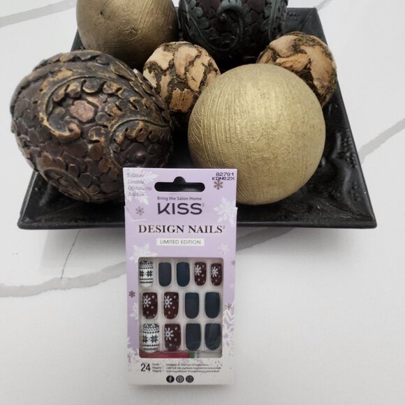 KISS NAILS CHRISTMAS LIMITED EDITION - Picture 1 of 4